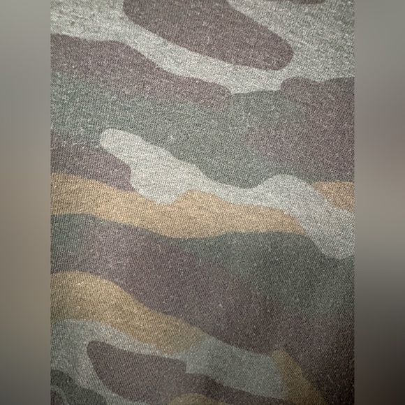 Activ8 Green Camouflage Print Long Sleeve Sweater, Woman Size Large - Picture 3 of 7